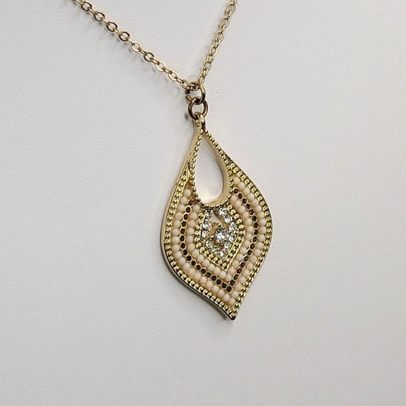 Charming Charlie Womens Gold Tone Leaf Shape Drop Pendant Fashion Necklace 18 in - Picture 2 of 9